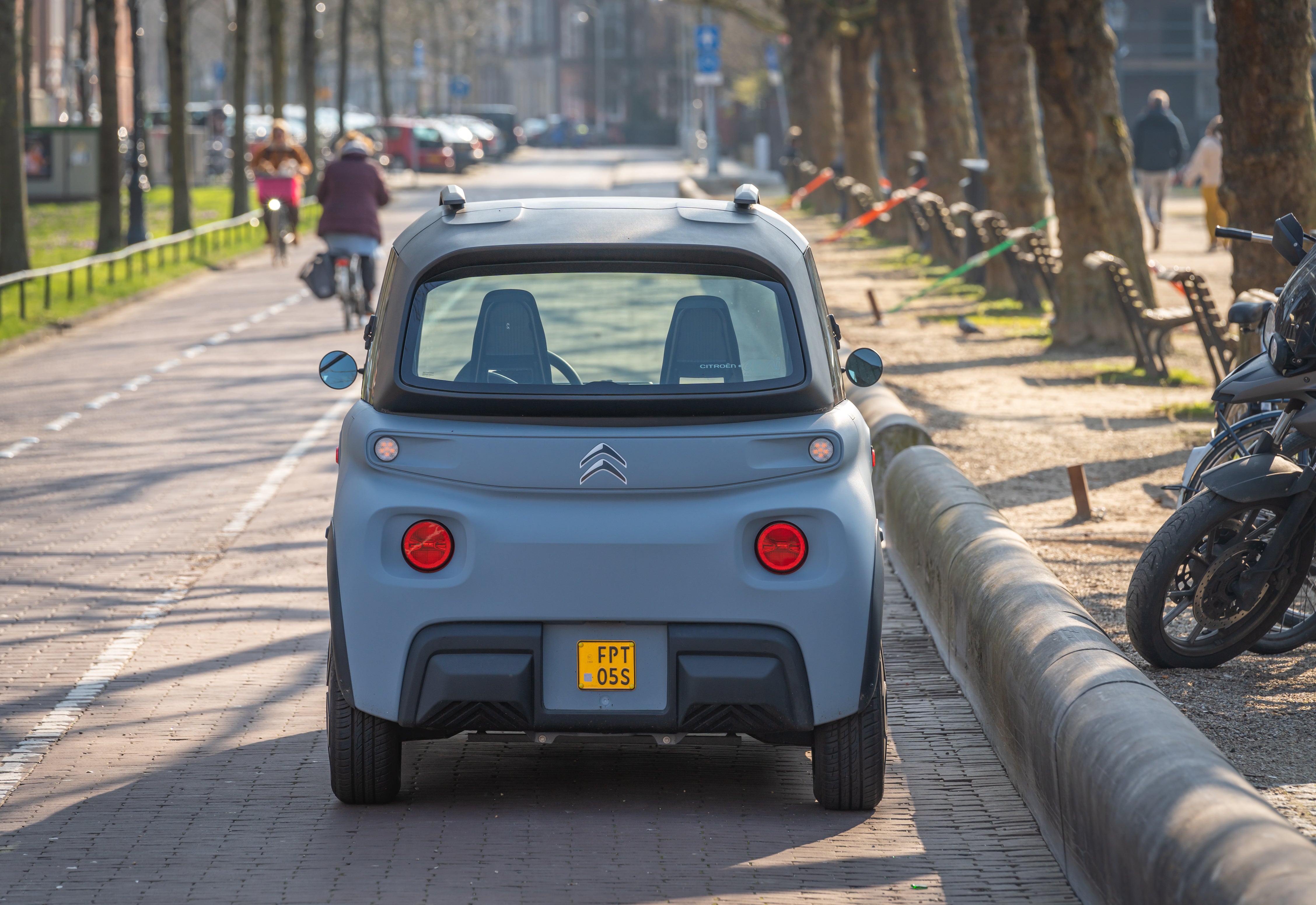 Waar mag een brommobiel rijden? Alles wat je moet weten